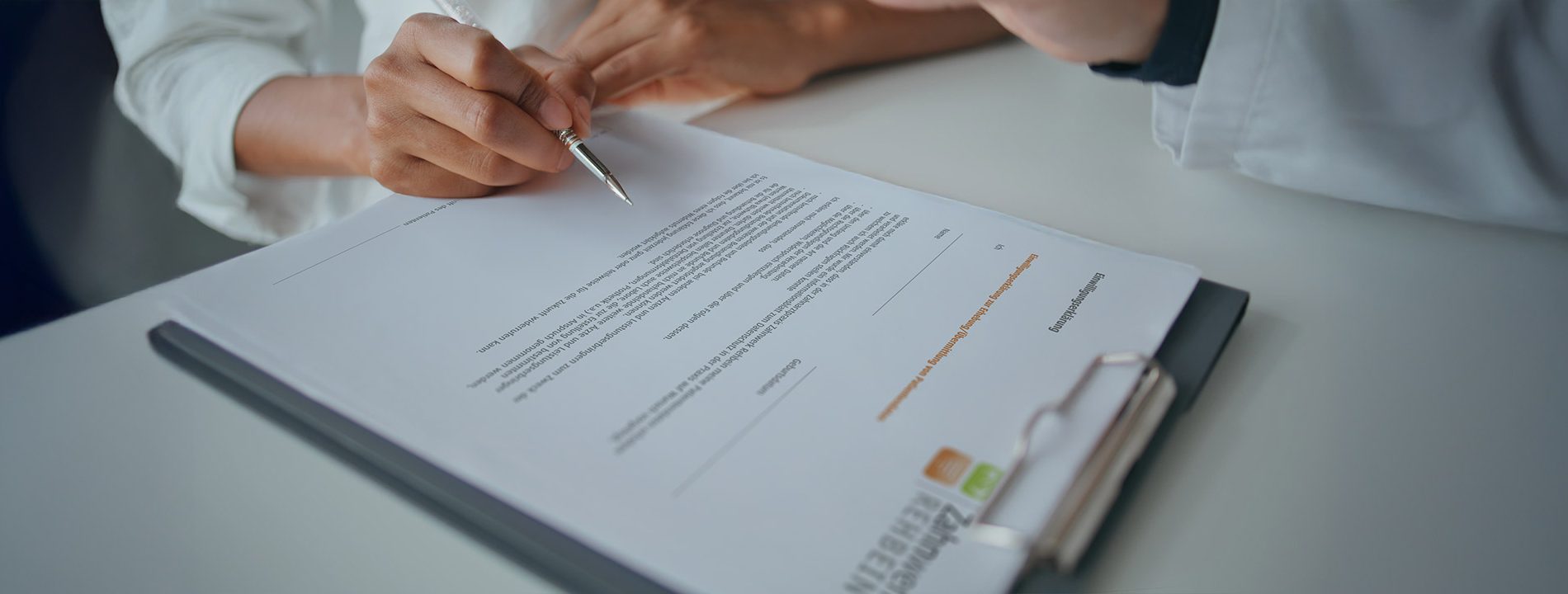 Nahaufnahme-des-Patienten---die-Form--Einwilligungserklärung-in-Zahnwerk-Rehbein Nahaufnahme-des-Patienten---die-Form--Einwilligungserklärung-in-Zahnwerk-Rehbein